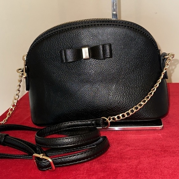 NEW Black faux leather bow crossbody shoulder bag gold hardware Adjustable strap - Picture 5 of 12